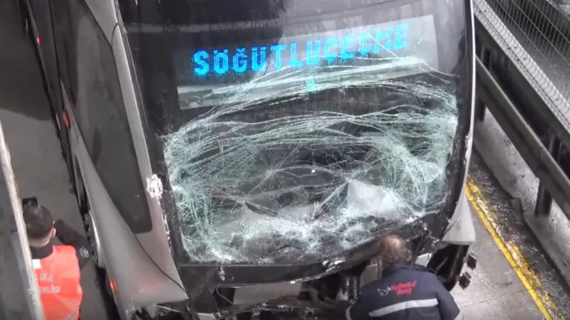 Avcılar'da Metrobüs Kazası: Yaralılar Var Mı? Son Dakika!