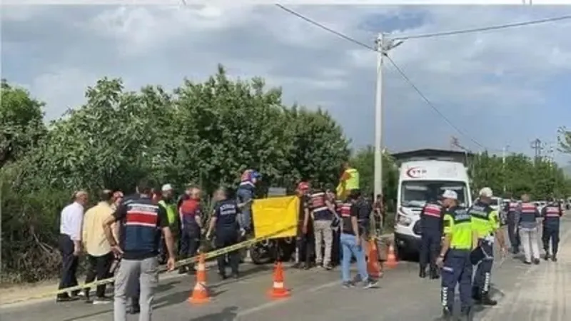Aydın'da Motosiklet Traktöre Çarptı: 3 Can Kaybı! Şok Detaylar