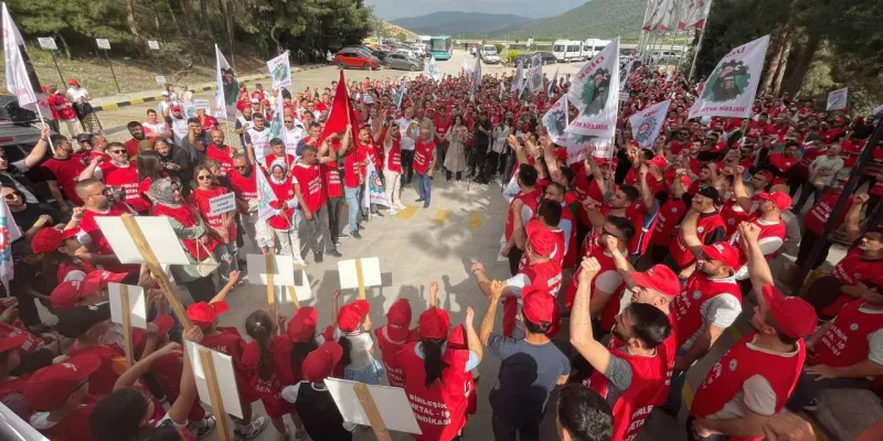 Bilecik'te Fabrika İşçilerden Peşkeş İddiası! Eylem Başladı