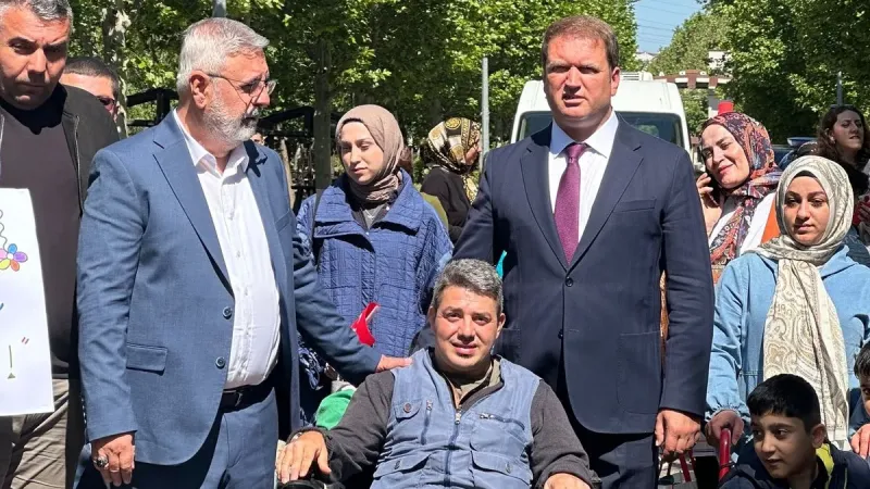 Esenyurt'ta Engelliler İçin Duygu Dolu Anlar! Sevgi Yürüyüşü