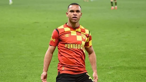 Göztepe'de Şok Ayrılıklar! Yıldızlar Southampton'a Geri mi Dönüyor?