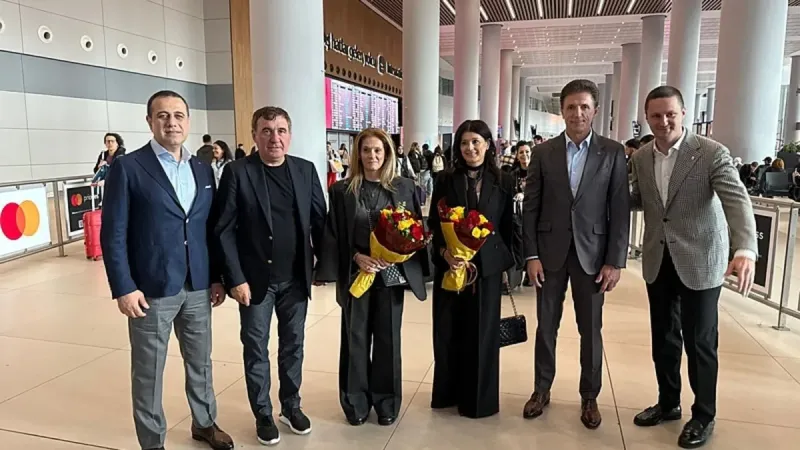 Hagi ve Popescu İstanbul'da! UEFA Kupası Zaferi Kutlaması mı?