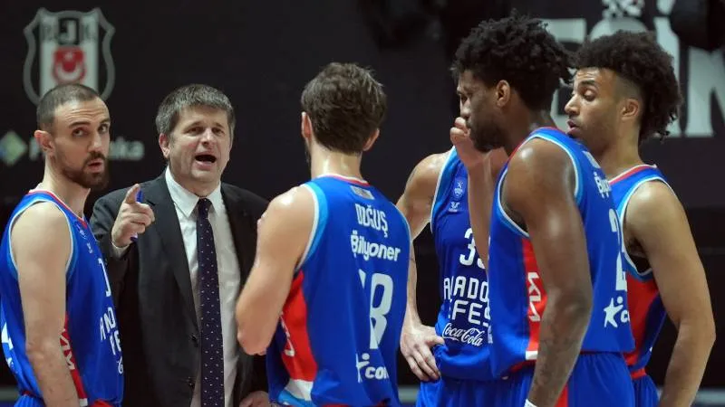 Anadolu Efes Final Four Yolunda: Panathinaikos Maçı Nefesleri Kesecek!