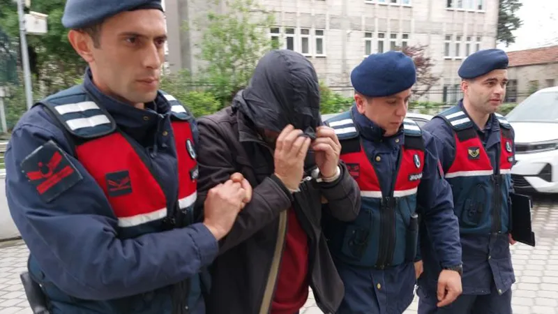 YouTube'dan Öğrendi, Evini Uyuşturucu Tarlasına Çevirdi! Şok Operasyon