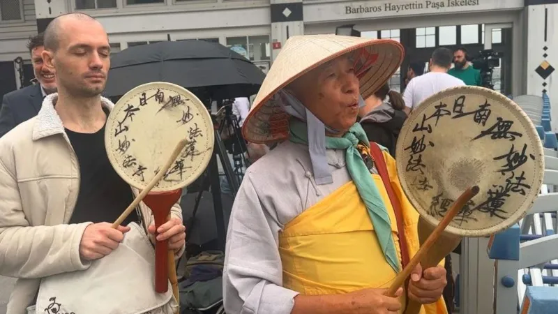 Japon Barış Elçisi'nden İstanbul'da Şaşırtan Dua! Neler Oluyor?