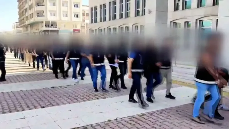 Şok Dolandırıcılık! Kamu Görevlisi Kılığında 116 Kişiyi Soydular!