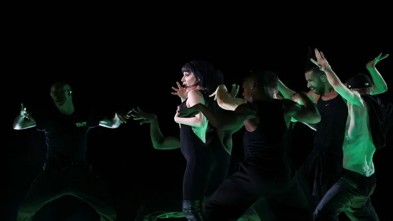 Lady Gaga Konserinde Facia Önledi! Bomba Alarmı!