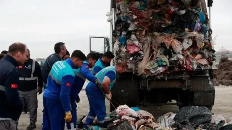 Çöp Konteynerinde Mucize! Temizlik İşçisi 5 Bin TL Buldu!