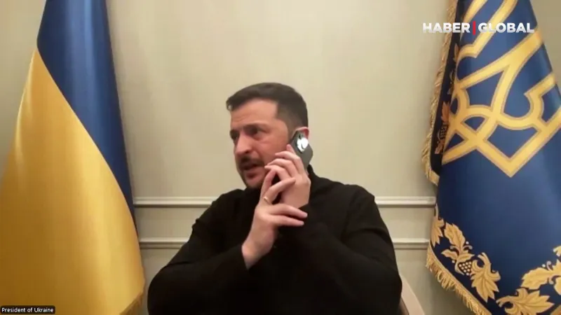 Zelenski'nin basın toplantısında Macron aradı: "Seni sonra arayacağım"