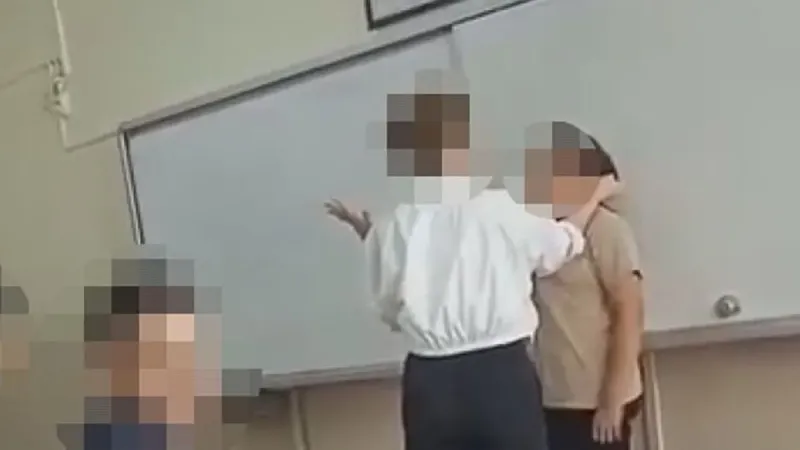 Pendik'te Öğretmenden Şok Şiddet! MEB Soruşturma Başlattı!