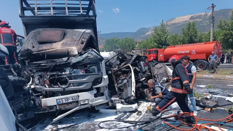 Sakarya'da TIR Katliamı! Feci Kazada Yangın ve Ölüm!