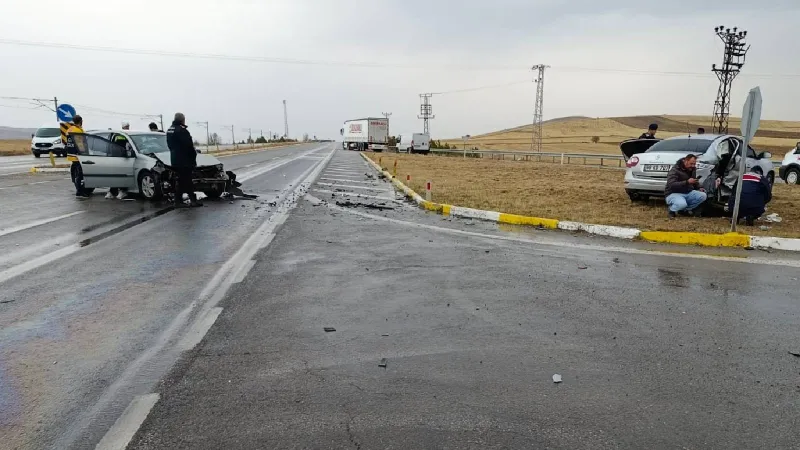 Sivas'ta Feci Kaza: 1 Ölü, 5 Yaralı! Şok Detaylar Ortaya Çıktı!