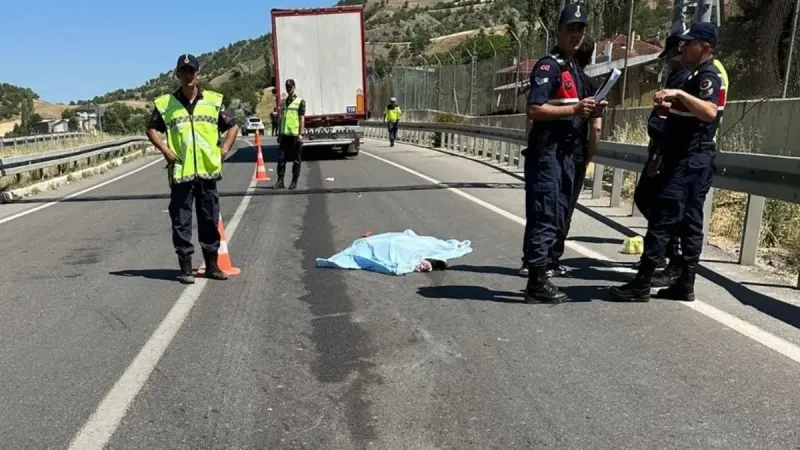 Sivas'ta TIR Faciası! Yayaları Biçti: 1 Ölü, 1 Yaralı!
