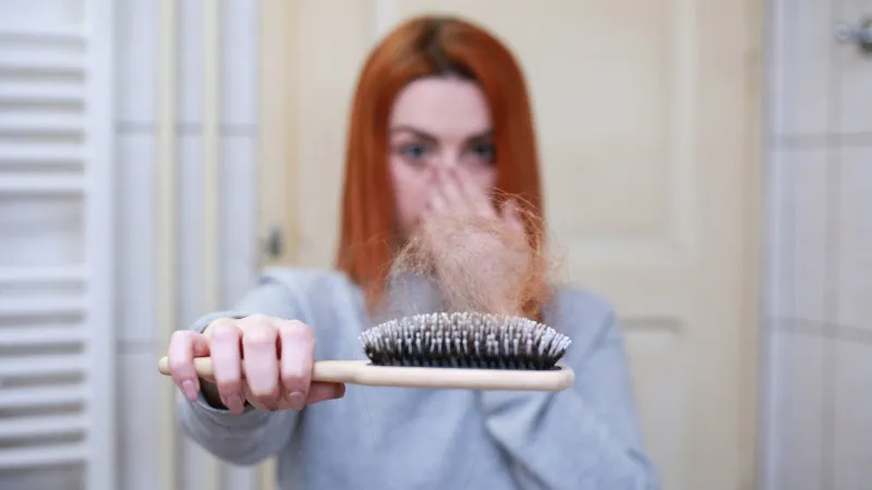 Tek bir teliniz bile sizi terk etmeyecek! Saç dökülmesinin önüne geçmek aslında bu kadar kolaymış