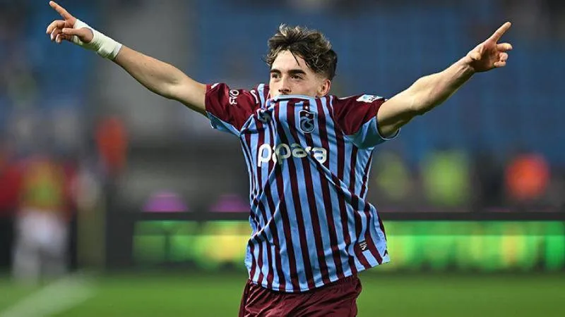 Trabzonspor'dan Transfer Bombası! Yunanistan'dan Sağ Bek Adayı