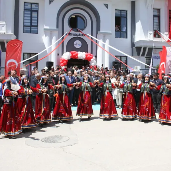 Van'da 4 gençlik merkezi açıldı