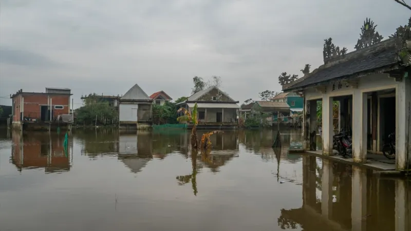 Vietnam'da Sel Felaketi: Ölü Sayısı Korkunç Boyuta Ulaştı!