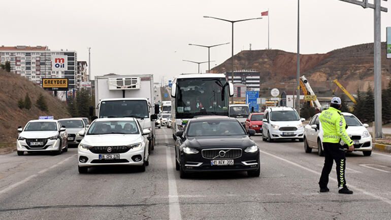 43 ilin bağlantı noktasında trafik kilitlendi Kuyruğun sonu görünmüyor